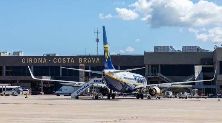 Traslado en taxi al aeropuerto de Girona Costa Brava